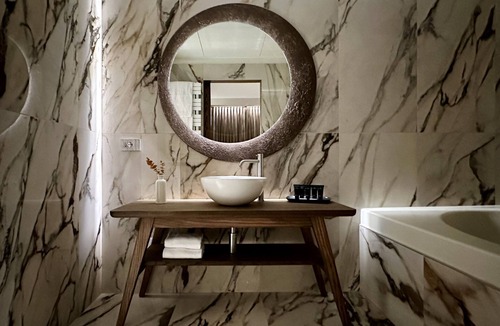 Saronno Hotel | MEALBA HOTEL Suite & Pool