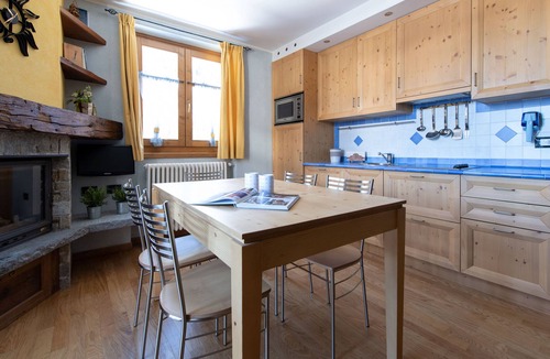 Santa Caterina Valfurva Apartment | Meralda 2 - One Bedroom Apartment, Sleeps 5