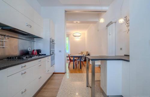 Isola del Bosco - Delle Corti Apartment | Metro Elegance Home Spazi Ampi e Charme Urbano