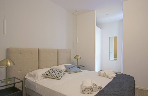 Porta Venezia Apartment | MILAN CHIC Luxury 3-Hosted by Sweetstay