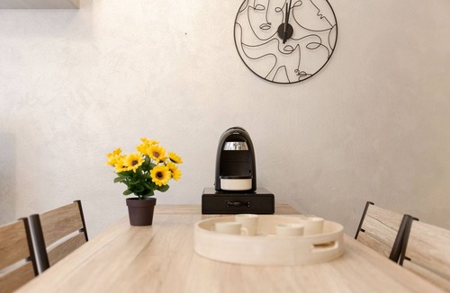 Milanino Apartment | Milan/Monza - Banksy's flowers