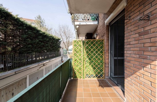 Milanino Apartment | Milan/Monza - Banksy's flowers