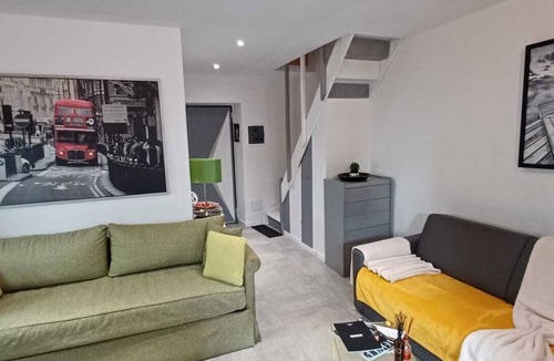 Centro Direzionale Apartment | MINI PENTHOUSE WITH TERRACE