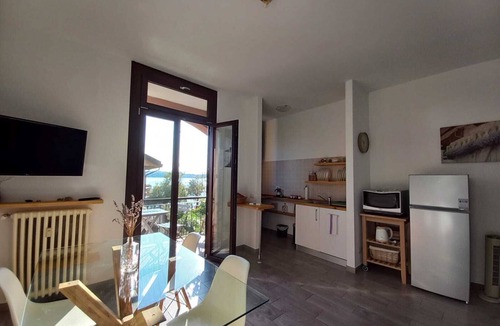 Morosolo Apartment | Miralago apartment with garden by the lake
