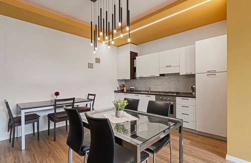 Paratico Apartment | Modern apartment a stone's throw from the lake with private parking
