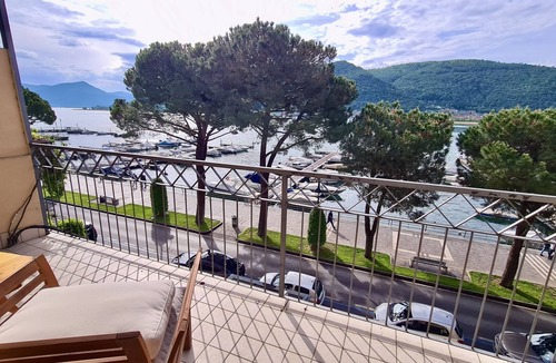 Sarnico Apartment | Modern apartment directly on the lakefront