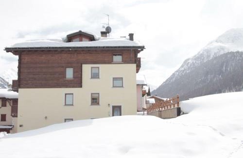 San Rocco Ski Chalet | Modern Holiday Home in Livigno Italy near Ski Area