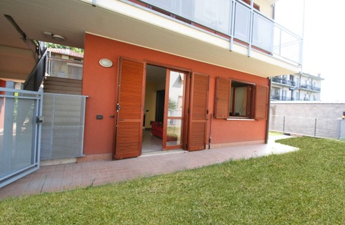 Curno Apartment | Modern one-bedroom apartment near the hospital, with large garden and equipped with washing machine