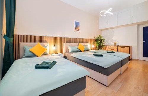 New Town Apartment | Modern Suite with Balcony - Best Point by Rudolfplatz - Perfect for 5 Guests - Netflix