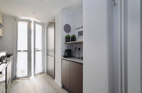 Milan Apartment | Modern Sunlit Loft-Milan Retreat