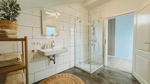 Melsbach Apartment | Modernes Studio mit Wallbox und Parkplatz Nähe Koblenz