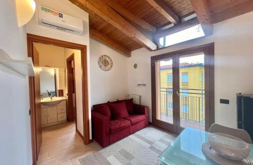 Certosa Apartment | Moderno con Design caldo e accogliente, con parcheggio gratuito e balcone privato, vicino a Fiere, Eventi e Concerti