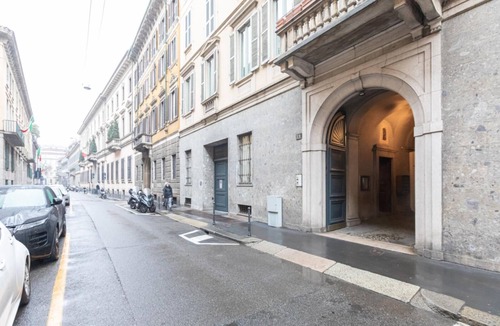 Borgonuovo Apartment | Monte Napoleone Split level Terrace Apartment Top Collection
