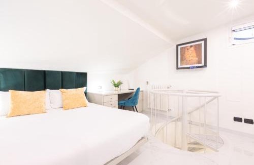 Borgonuovo Apartment | Monte Napoleone Split-level Terrace Apartment - Top Collection