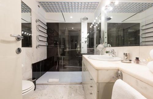 Borgonuovo Apartment | Monte Napoleone Split-level Terrace Apartment - Top Collection