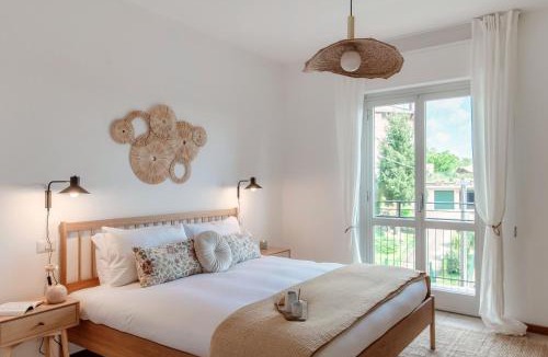 San Fermo della Battaglia Apartment | Moonlight - by MyHomeInComo