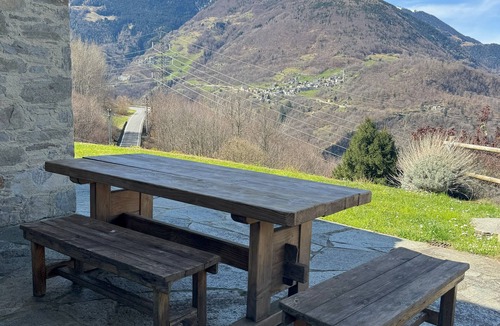 Morbegno Cabin | MOUNTAIN CHALET. Cozy mountain chalet, pets allowed.