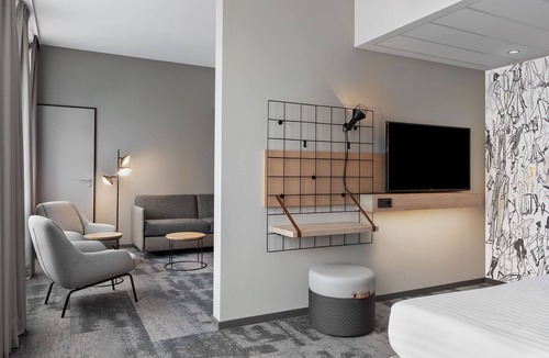 Stadtmitte Hotel | Moxy Duesseldorf City