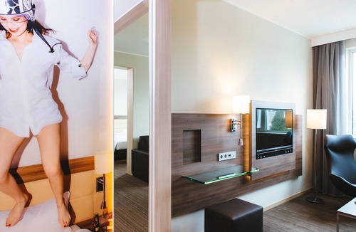 Somma Lombardo Hotel | MOXY Milan Malpensa Airport