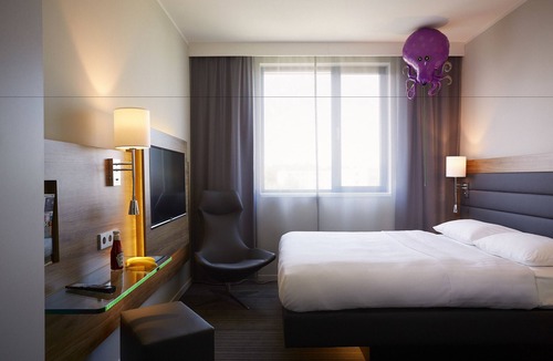 Somma Lombardo Hotel | MOXY Milan Malpensa Airport