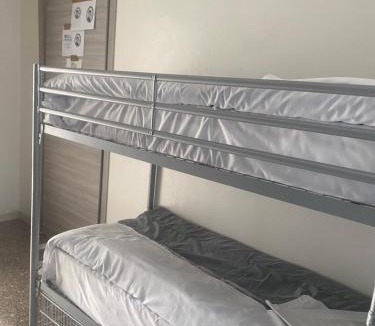 Villa San Giovanni Hostel | MRHostel Milano