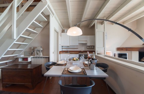 Marone Apartment | NEST ON THE LAKE facing the lake, private beach, air conditioning SEPT-OCT OFFERT