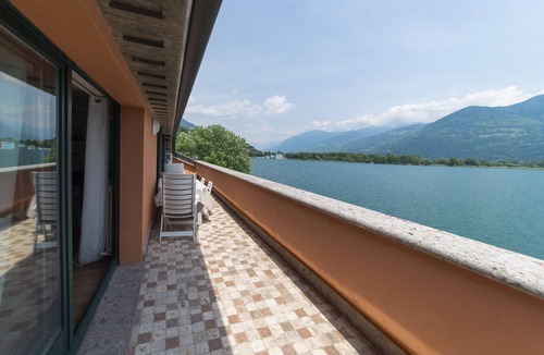 Lovere Apartment | New and elegant apartment directly overlooking the lake:wonderful view