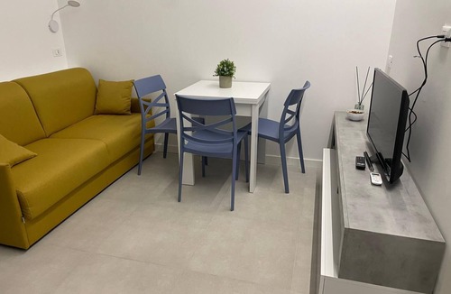 Somma Lombardo House | New apartment just minutes from Malpensa, with bedroom and bathroom