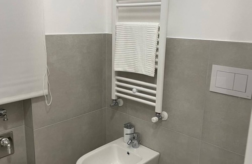 Somma Lombardo House | New apartment just minutes from Malpensa, with bedroom and bathroom