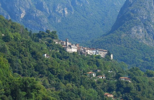 Albogasio House | NEW Beautiful view from a cozy and welcoming home await you at Casa Marlis!