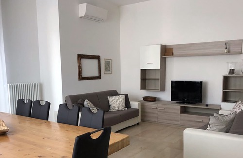 Albate House | NEW Large Deluxe apartment with 10 beds