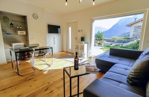 Samolaco Apartment | Nice apartment for 4 people with WIFI, A/C, TV and patio