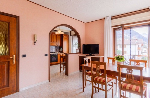 Verceia Apartment | Nice apartment for 5 guests with WIFI, TV, balcony and pets allowed