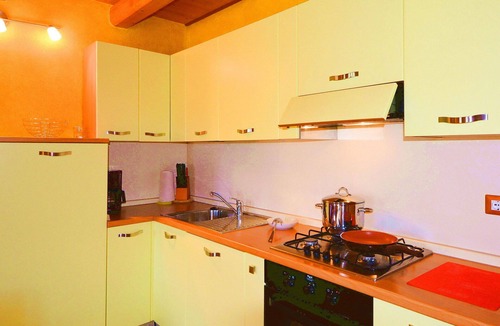Peglio House | Nice apartment in villa for 6 guests with WIFI, TV and patio