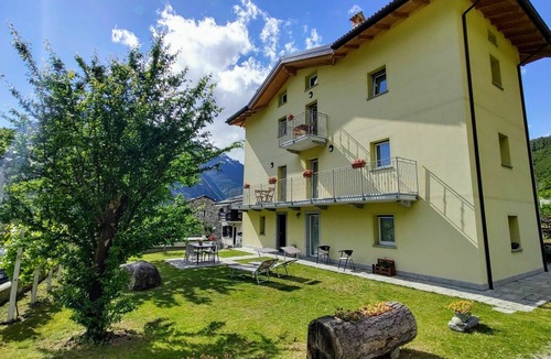 Novate Mezzola Apartment | Nice apartment for 5 people with WIFI, TV and balcony