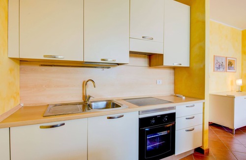 Padenghe sul Garda Apartment | On Lakeside with 3 Pools and Tennis Courts - Apartment Azzurro