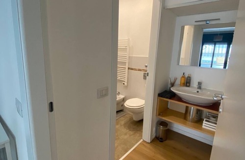 Varesine Apartment | Only 5 min walk from the central station