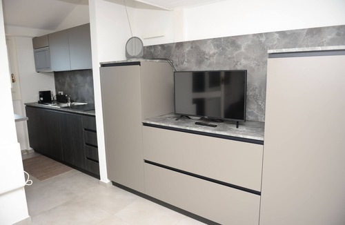 Sensole Apartment | Open space lakefront apartment with pool in Monte Isola