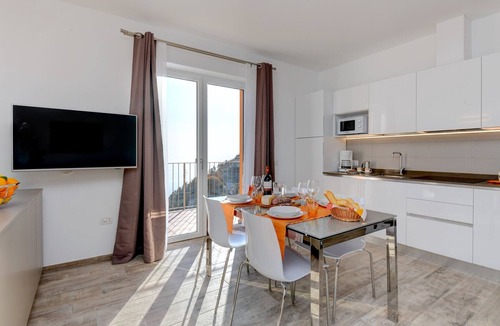 Tignale Apartment | Orange House with breathtaking lake view