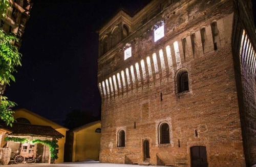 Torre Pallavicina House | Palazzo Barbò Comfortable holiday residence