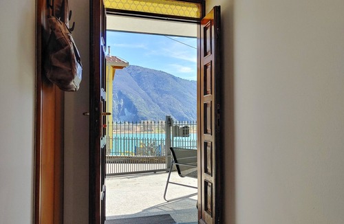Dascio Apartment | Panorama Mera holiday flat with garden