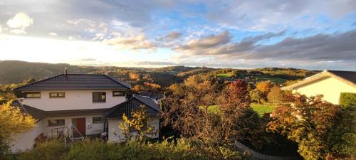 Overath Apartment | Panoramablick, ruhiger Lage, 20 Min nach Köln