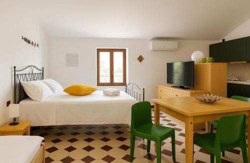 Paratico Apartment | PARATICO - Lakefront apartment with private pool and free parking