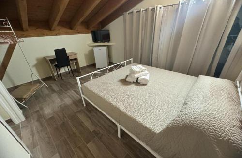 Azzate House | Park 20 Guest House