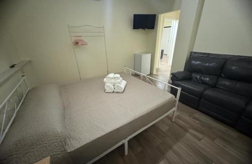 Azzate House | Park 20 Guest House