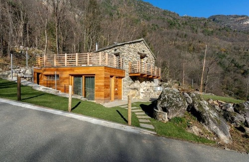 Cortinaccia Ski Chalet | Peace in the nature close to Palazzo Vertemate, Madesimo and Engadina.