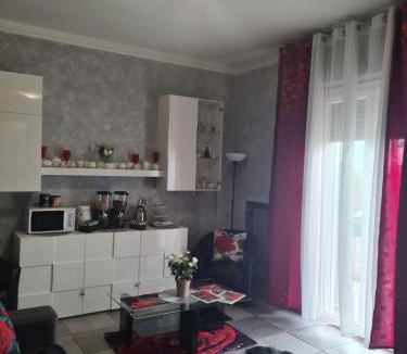 Pegognaga Apartment | Petalo rosso