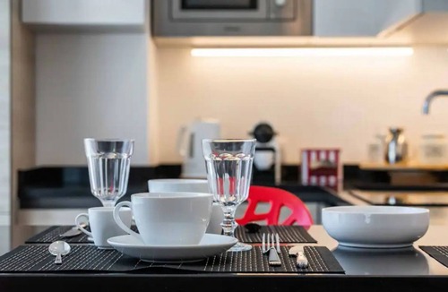 Centro Direzionale Apartment | Pirelli House it's a apartment on the 7th floor in super well-served area.