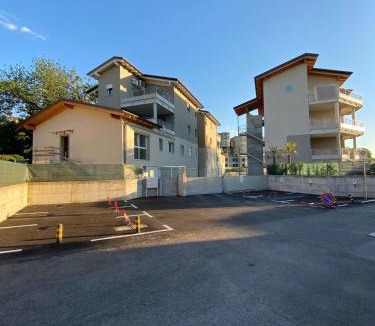 Lodi Apartment | Polly house