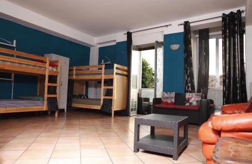 Busto Garolfo House | Posto letto in una camera condivisa